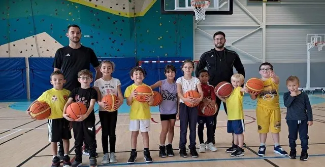 photo  toutes catégories confondues, le club de basket-ball de coulans-sur-gée a de nombreux adeptes.  &copy;  le maine libre 