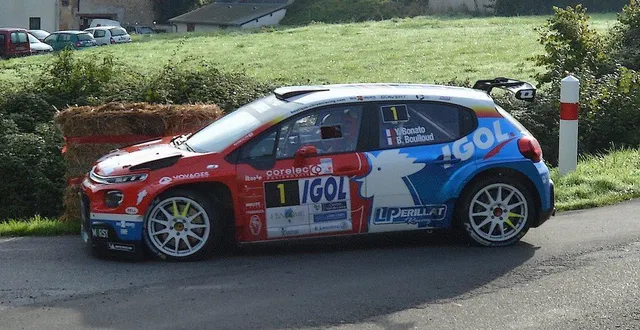 photo  yoann bonato et son copilote benjamin boulloud, à bord de leur citroën c3  rally2, ont remporté la première place sur le podium.  &copy;  ouest-france 