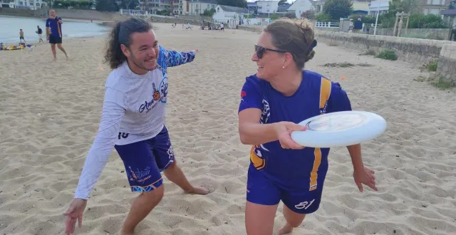 photo  une centaine de joueurs sont attendus sur la plage de la monnerie pour disputer les championnats de france d’ultimate.  &copy;  archives ouest-france 