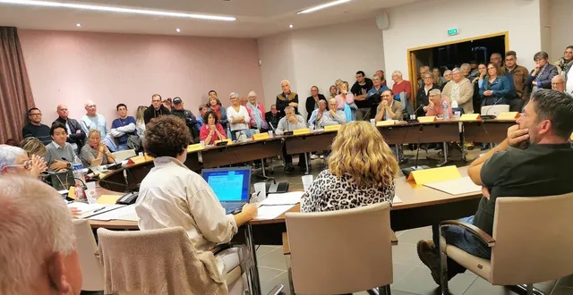 photo  le vote des élus a été serré, 6 pour, 4 contre, 8 absentions. la maire réfléchit avant de donner suite à ecovivre qui travaille toujours sur les études de faisabilité.  &copy;  le maine libre 