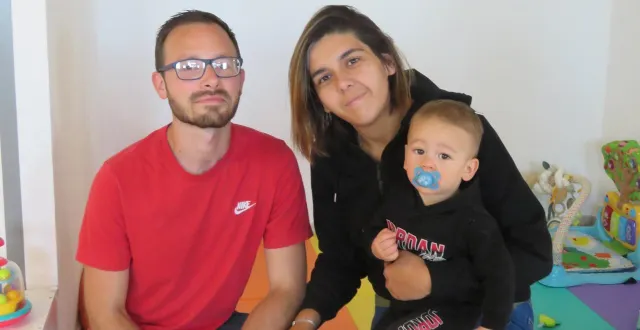 photo  mickaël et cindy inacio mateus avec leur deuxième fils, lyzïo.  &copy;  le maine libre 