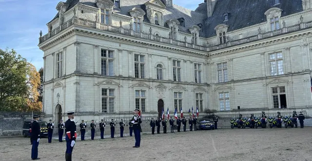photo  la prise de commandement du capitaine vincent morel s’est déroulée au château de serrant, jeudi 2 octobre.  &copy;  co 