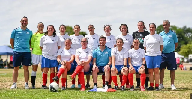 photo  l’équipe des + 40 femmes qui participera à la coupe du monde. lætitia picard est en bas à gauche.  &copy;  document remis 