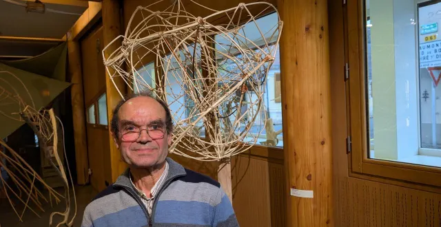 photo  dominique mansion expose ses sculptures branchées au bois des trognes à carnuta, à jupilles (sarthe) jusqu’au printemps prochain.  &copy;  ouest-france 