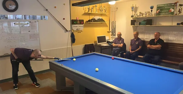 photo  maxime libro, lors du premier match de la première journée du championnat de la sarthe de billard français au club de la flèche (sarthe), ce samedi 27 septembre 2025.  &copy;  ouest-france. 
