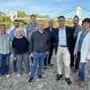 photo  fernando gonçalves (lunettes et veste noire), conseiller municipal de la minorité, annonce sa candidature aux prochaines municipales comme chef de file de la liste chalonnes avec vous. la députée stella dupont n’y figure pas. 