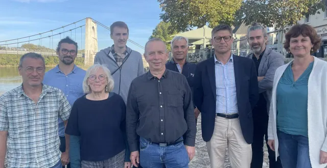 photo  des membres de la liste « chalonnes avec vous » : jérôme tourneur, mathieu tellier, joëlle couanon, valentin leblanc, jean-louis belliard, jean-michel leduc, fernando gonçalves, matthieu moinard et anne uzureau.,  &copy;  ouest-france 