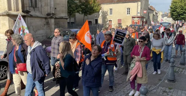 photo  140 personnes ont manifesté à argentan ce 2 octobre 2025.  &copy;  ouest-france 
