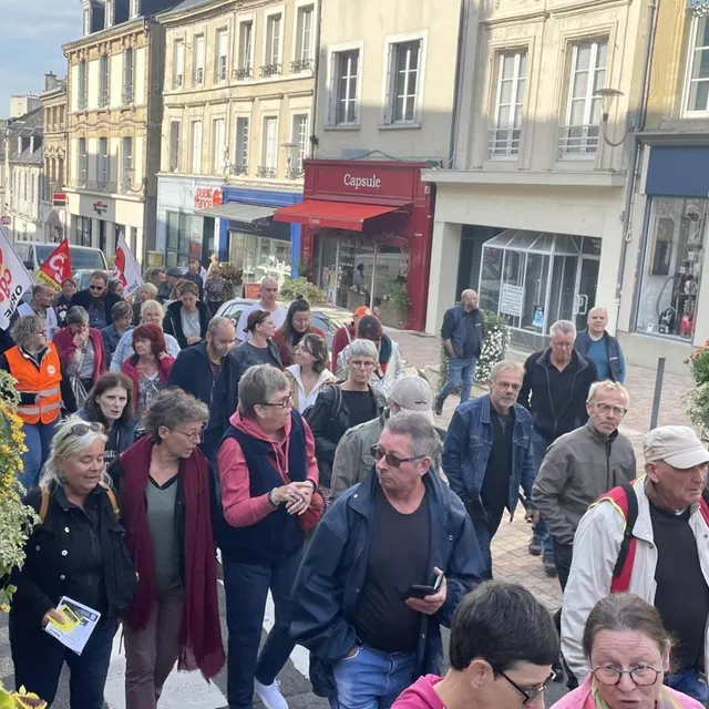 140 personnes ont manifesté à Argentan ce 2 octobre 2025. Ouest-France photo 140 personnes ont manifesté à argentan ce 2 octobre 2025. © ouest-france