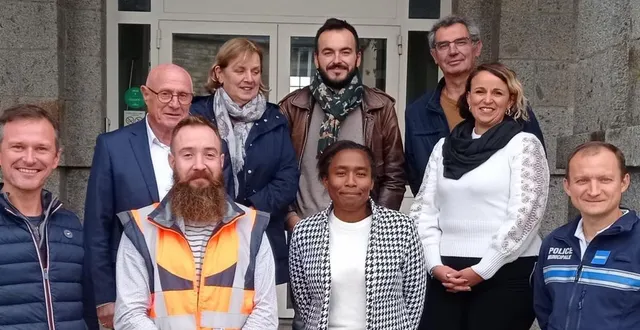 photo  élise coco au premier plan, entourée de franck moisseron, adjoint aux travaux ; clément baudoin des services techniques ; vincent salido, policier municipal. en arrière-plan : joël dromer, premier adjoint ; michelle pothé, adjointe mobilité, cadre de vie et handicap ; julien thézé, responsable culture ; alain gallot, responsable des services techniques ; et hélène lilian, responsable des finances.  &copy;  ouest-france 