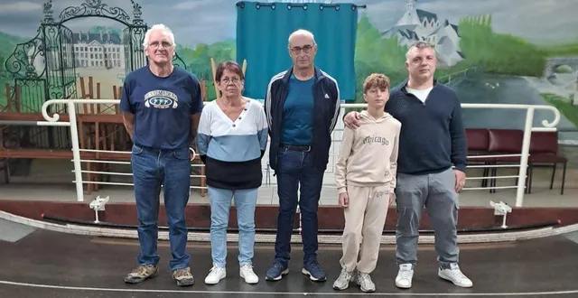 photo  la finale du secteur 17 du concours fédéral de boule de fort robert-et-marcel a été organisée dimanche 14 septembre à la société du milieu à mazé. dans une finale 100 % cornilloise, l’équipe paraud père et fils avec stéphane et timéo s’est imposée face à l’équipe composée de françois leblanc et gérard gaudin.  &copy;  document remis 