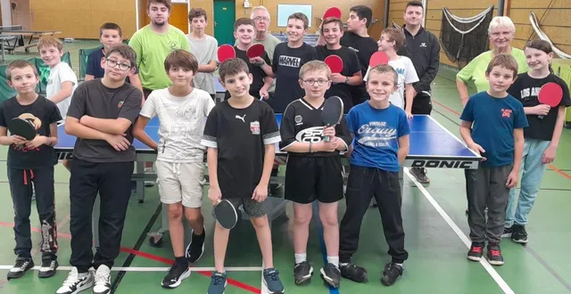 photo  de nouveaux jeunes découvrent le tennis de table.  &copy;  ttc du pays de sillé 