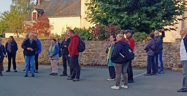 photo  l’association aigné patrimoine a accueilli, samedi matin, les marcheurs de la randonnée organisée par l’association axe montoise qui, partis de la croix de montaillé pour rejoindre la rue montoise au mans, ont fait une halte pour visiter l’église et sa pietà. « nous voulons remettre du spirituel sur ce chemin montois », s’exprimait bérénice brucker, la présidente de l’axe montoise.  &copy;  ouest-france 