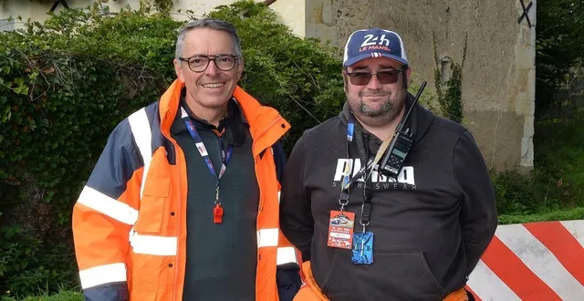 photo  denis derolez, de loches (indre-et-loire), et alexandre touet, d’écommoy, assurent cette fonction dans différents rallyes depuis 2010.  &copy;  ouest-france 