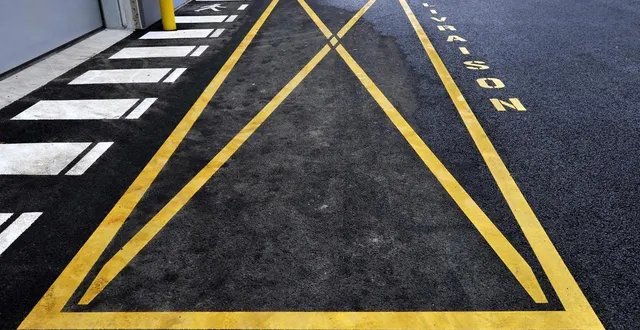 photo  a-t-on le droit de s’arrêter ou se garer sur une place de livraison ? (photo d’illustration)  &copy;  afp 