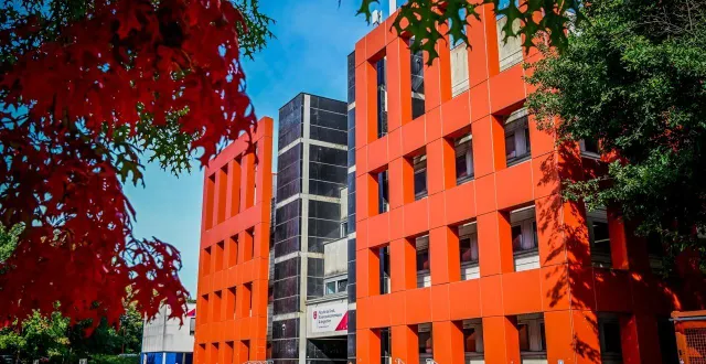 photo  le téléphone a été retrouvé dans des toilettes de la faculté de droit. il a été remis à la police.  &copy;  photo le maine libre - yvon loue 