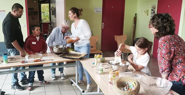 photo  enfants et parents, lors de l’atelier alimentation.  &copy;  ouest-france 