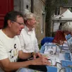 photo les écrivains de suisse normande, ici lors du marché d’octobre, seront encore présents. de gauche à droite : alain letondeur, jean-pierre manesse-dupont et mireille thiesse.