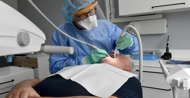photo  deux dentistes sont attendus, en début d’année 2026, dans la maison de santé de loué. photo d’illustration.  &copy;  archives marc roger / ouest-france 