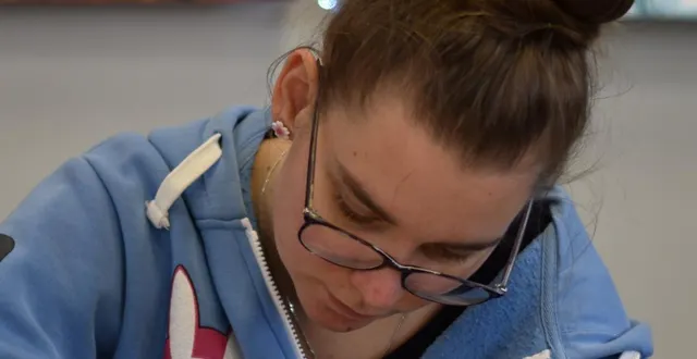 photo  sophie colin est tpiu. cette jeune artiste s’est fait connaître grâce à sa trilogie « les héritiers d’agïone », publiée chez kana éditions.  &copy;  co 