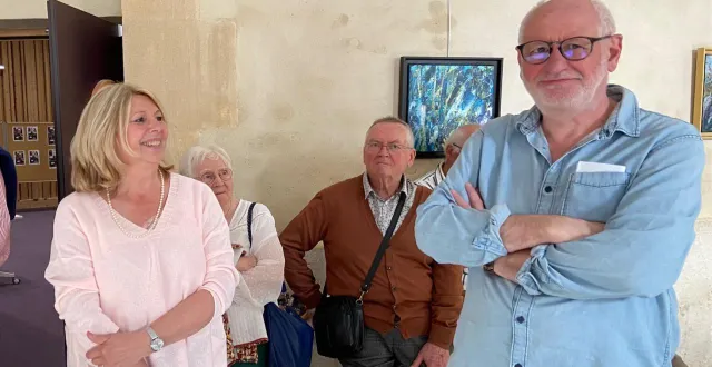 photo  léna belperche et stéphane chevalier exposent au premier salon des automnales de sées, avec trois autres plasticiens, gérard leboucher, véronique lesage et françoise marichal-davois. l’exposition se tiendra du 10 au 12 octobre, à l’espace culturel des halles, entre 10 h et 12 h et 14 h et 19 h. l’exposition est organisée par l’acas (association culturelle et artistique de sées).  &copy;  ouest-france 