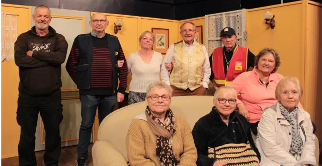 photo  la troupe des bout’en trun, avant leur répétition, lundi.  &copy;  ouest-france 