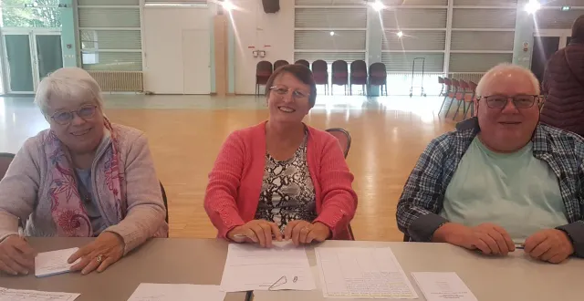 photo  liliane lallemand (au centre) a présidé l’assemblée générale d’hier soir.  &copy;  le maine libre 