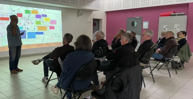 photo  421 frelons asiatiques ont été piégés, du 15 février au 31 mai, par 19 volontaires. un score honorable et encourageant. une réunion, organisée jeudi, par luc breteau, conseiller apicole, a permis un retour d’expérience sur cette campagne. oliver decaen, l’un des piégeurs, témoigne : « j’ai apprécié le groupe whatsapp, on échangeait des tutos, des photos de nos prises, et des conseils. ». une nouvelle campagne sera conduite en 2026. « un petit budget est prévu par la collectivité, pour l’achat de nouveaux pièges », précise michel humeau, adjoint au maire en charge de l’environnement.  &copy;  ouest-france 