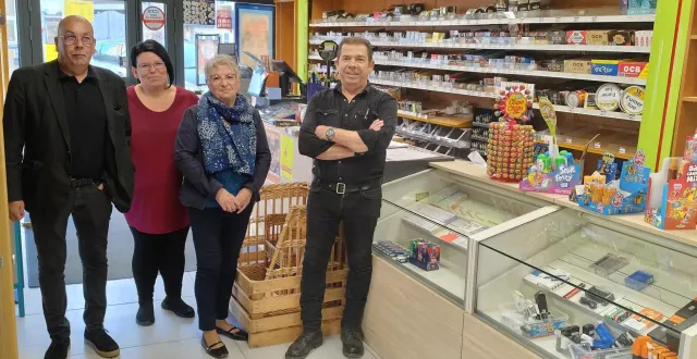 photo  christophe le louarn, coralie gaillard, marie-thérèse delaunay et jean-yves haye, le repreneur.  &copy;  co 