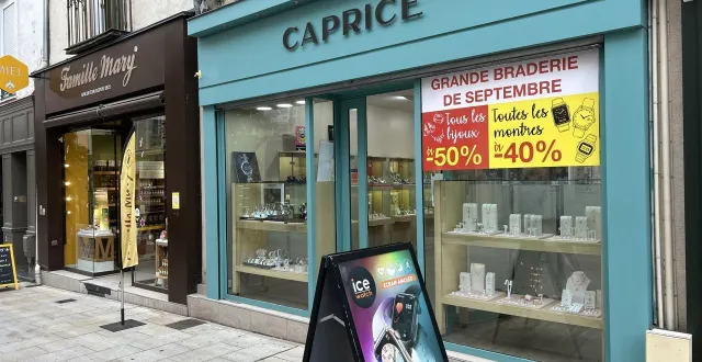 photo  la bijouterie caprice, rue de l’étoile, liquide son stock avant sa fermeture définitive.  &copy;  le maine libre 