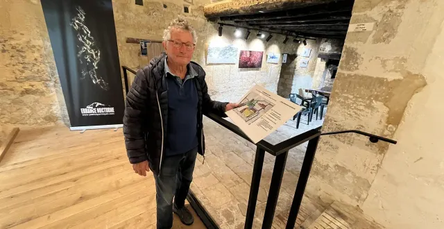 photo  jean-pierre maupay dans l’aile ouest rénovée du cloître de l’abbaye de tuffé.  &copy;  ouest-france. 
