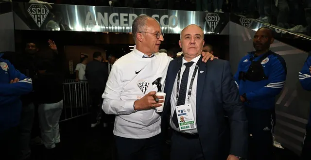 photo  saïd chabane et son frère salim, directeur des infrastructures et de la sécurité du club, ici en 2024 lors de la montée face à dunkerque.  &copy;  josselin clair 