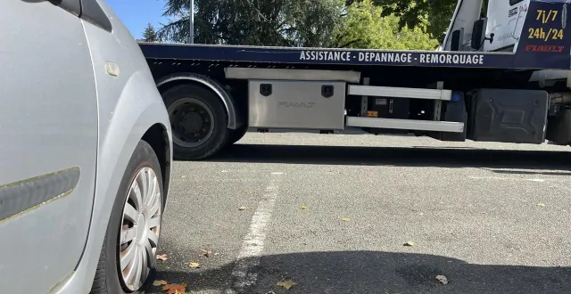 photo  samedi 4 octobre 2025, valse des dépanneuses rue gustave-courbet, au mans (sarthe).  &copy;  ouest-france 