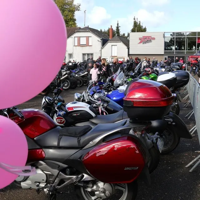 photo le parking, situé à côté de la concession picard motos, était rempli à quelques minutes du départ.  ©  ouest-france