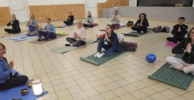 photo  à gauche, la professeur ying dupont avec le deuxième groupe du mardi à la meignanne.  &copy;  co 