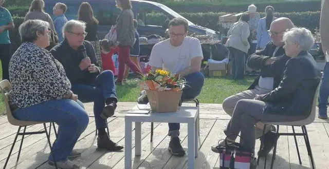 photo  la table ronde était l’occasion de revivre les souvenirs.  &copy;  le maine libre 