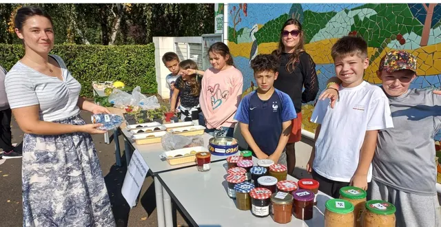 photo  le marché automnal aide à financer les sorties de l’école.  &copy;  co 