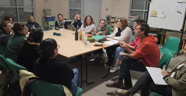 photo  la nouvelle présidente maëlle anne paulin (3e à droite) se tient aux côtés du président sortant romain pineau.  &copy;  co 