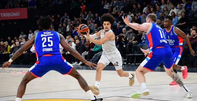 photo  contrairement à bon nombre de ses compagnons d’armes de l’an passé, nadir hifi, top-marqueur du championnat, est resté au paris basket avec, déjà, de belles copies offensives.  &copy;  altan gocher, hans lucas via afp 
