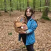 photo  sophie est passionnée par la cueillette de champignons. l’un de ses endroits favoris est la forêt de perseigne, dans le nord de la sarthe. 