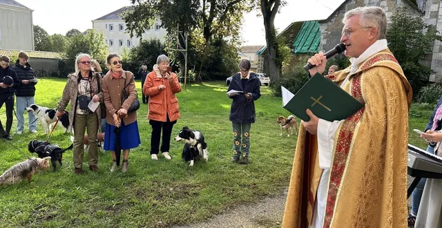 photo  c’est la deuxième année consécutive que le 4 octobre, journée mondiale des animaux, le père christian du halgouët organise cette bénédiction.  &copy;  le maine libre 