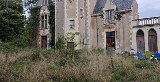 photo  daniel et catalina ont racheté le château de vau, à chavagnes-les-eaux.  &copy;  dr 