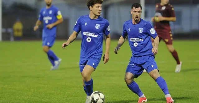photo  lucas mézino a inscrit le quatrième et dernier but des chamois niortais st-flo à ruffec, samedi 4 octobre 2025.  &copy;  co - christophe bernard 