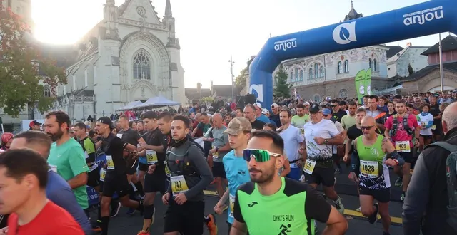 photo  beaufort-en-anjou, le 5 octobre 2025. 1 100 coureurs ont pris le départ de la course reine, le semi-marathon, soit 21,1 km entre routes et chemins.  &copy;  co - agathe le nueff 