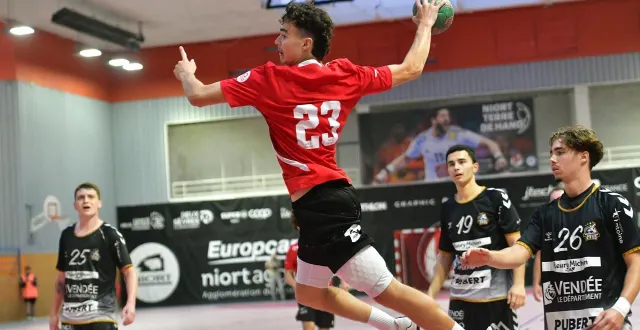 photo  les niortais doivent se contenter d’un nul contre sautron, ce samedi 4 octobre 2025.  &copy;  co - benoit felace 