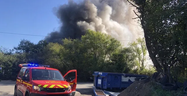 photo  ce dimanche matin 5 octobre, vers 10 h 30, un incendie s’est déclaré chemin du moulin-des-marais, à nantes.  &copy;  ouest-france 