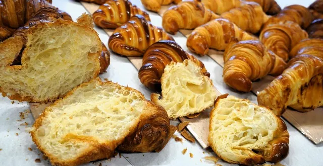 photo  longué-jumelles, samedi 4 octobre 2025. basé à brissac-loire-aubance, sylvain belouin a raflé la mise sur les viennoiseries.  &copy;  co - matthieu gruaz-toussaint 