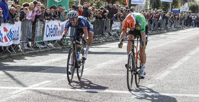 photo  alan riou s’est imposé d’un rien devant hugo théot.  &copy;  le maine libre 