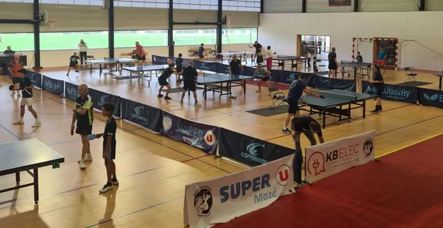 photo  le club de tennis de table et ses adhérents.  &copy;  co 