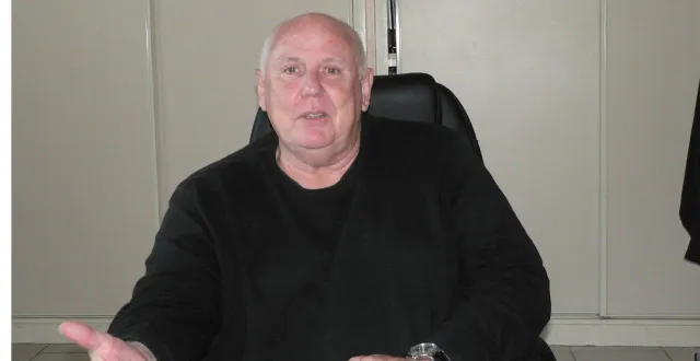 photo  « on y croit », sourit patrick manuel, maire, qui souhaite, avec son équipe, se représenter aux élections municipales de mars 2026.  &copy;  ouest-france 